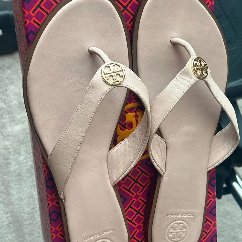 Tory Burch Blush Leather Thong Sandals with Gold Logo